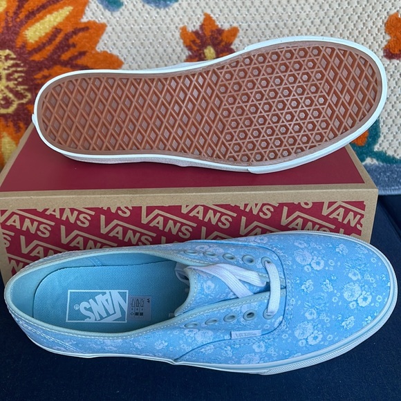 Vans Authentic Platform
(Tonal Floral)Omphldstrwt
VNOA3AV8707 WMNS sneakers - Picture 4 of 16